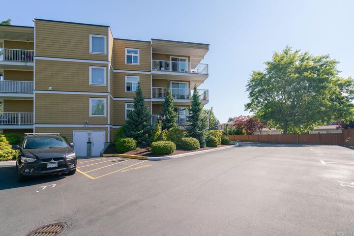 Photo de la propriété:  3270 Ross Rd 307  BC V9T 5J1 