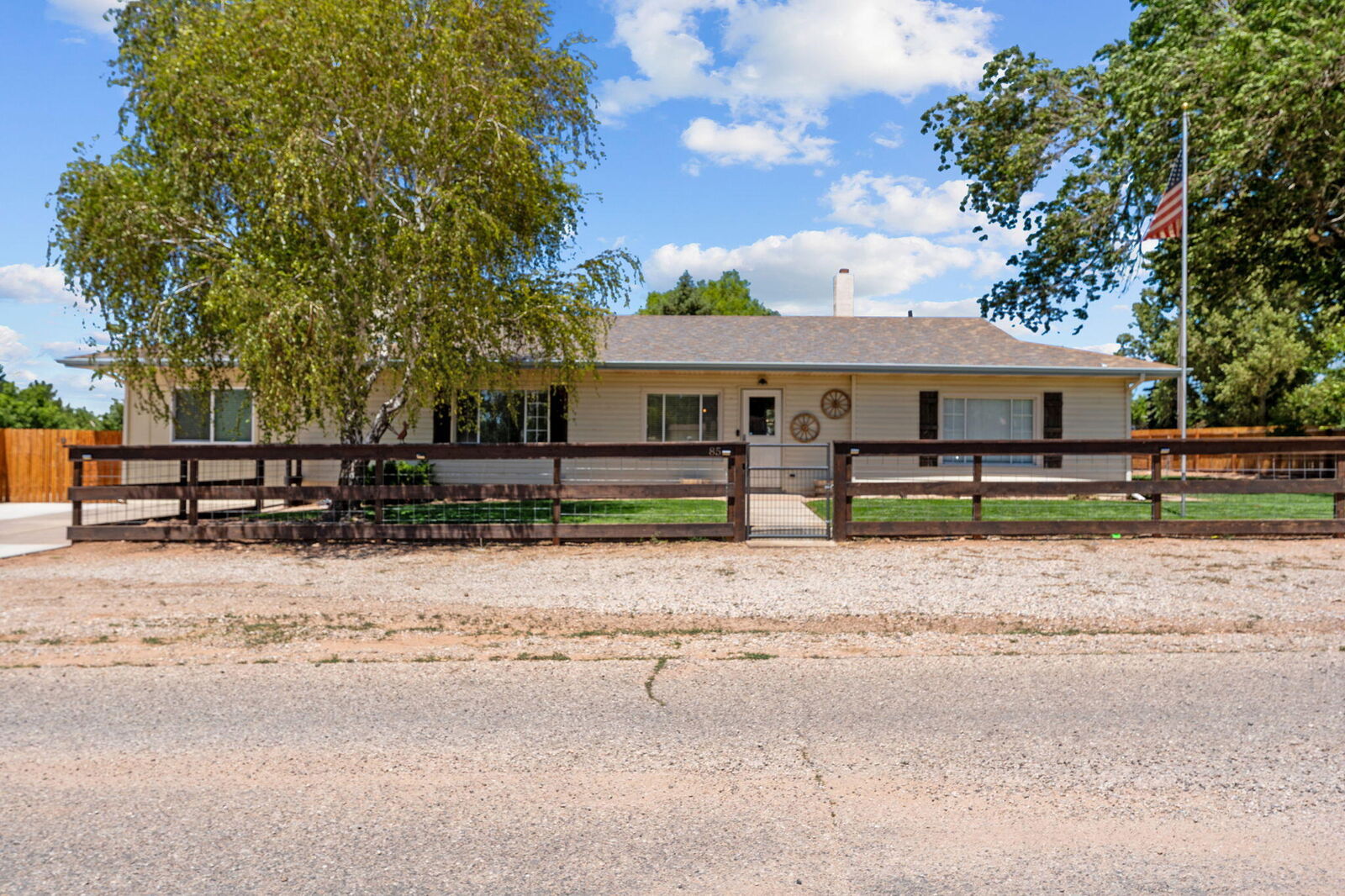Property Photo: 85 E 200 N UT 84742