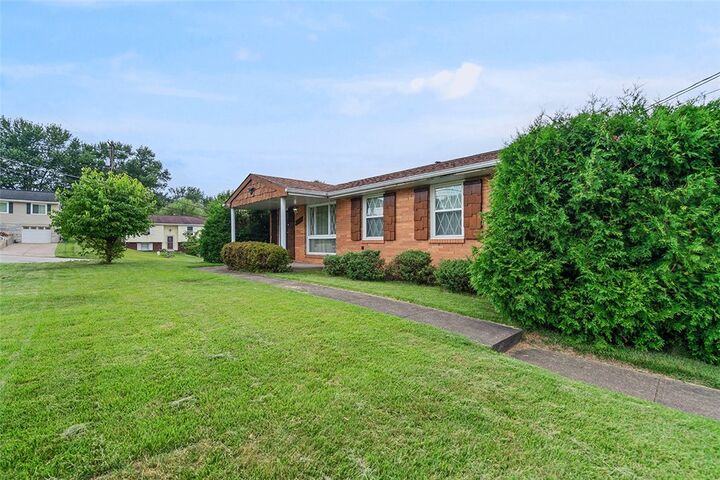 Property Photo:  440 Fairwood Dr  PA 15642 