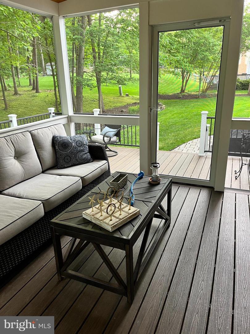 Property Photo:  21255 Smokehouse Court  VA 20147 