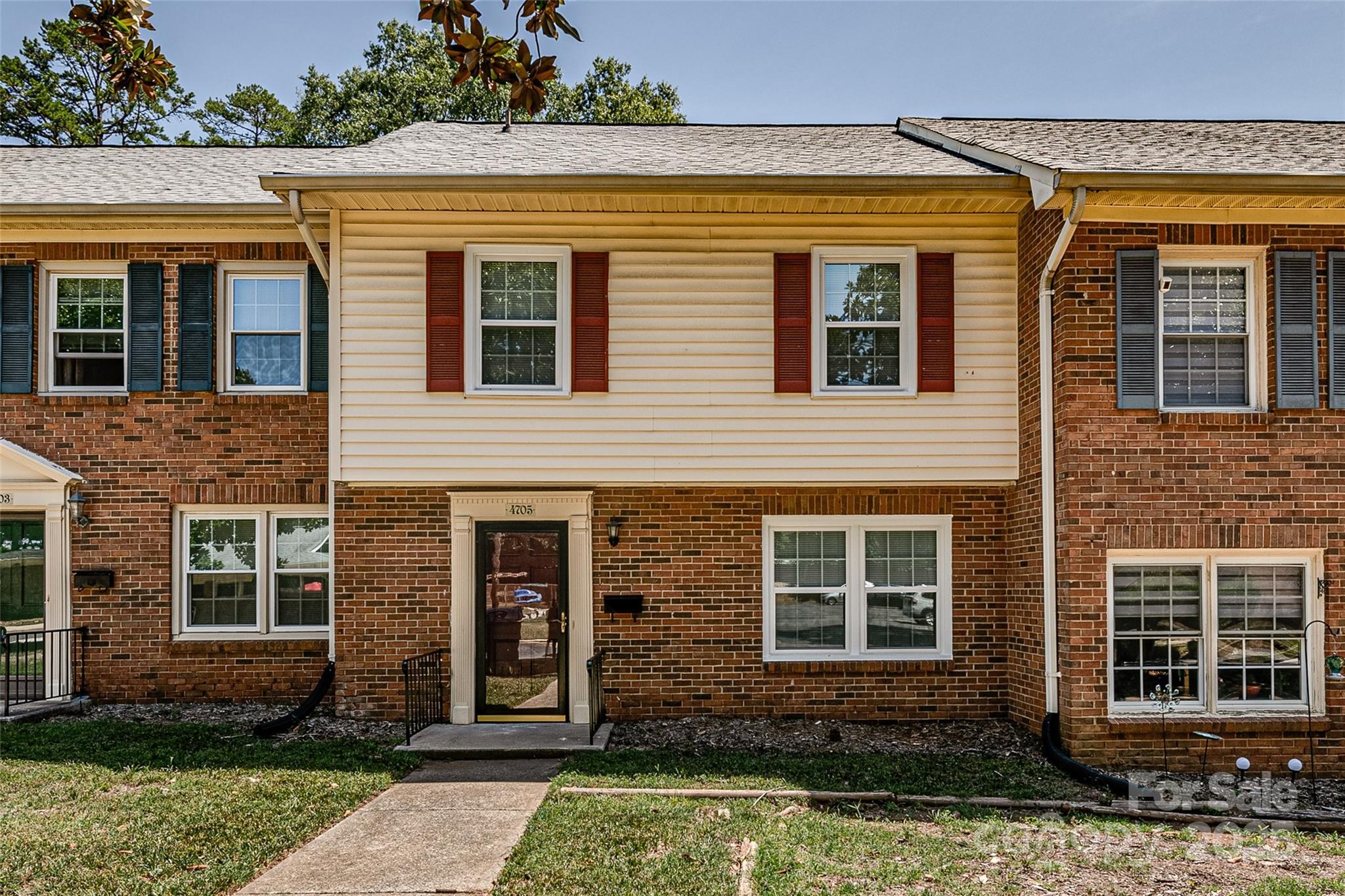 Property Photo: 4705 Old Lantern Way NC 28212
