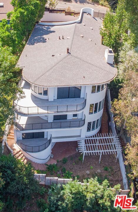 Property Photo: 11411 Decente Ct CA 91604