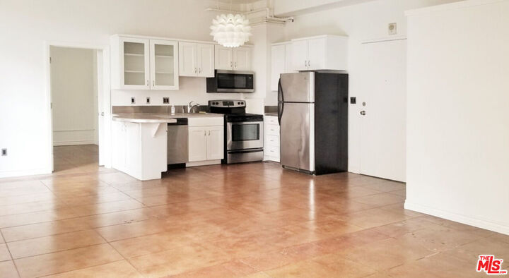 Property Photo:  215 W 7th St  CA 90014 