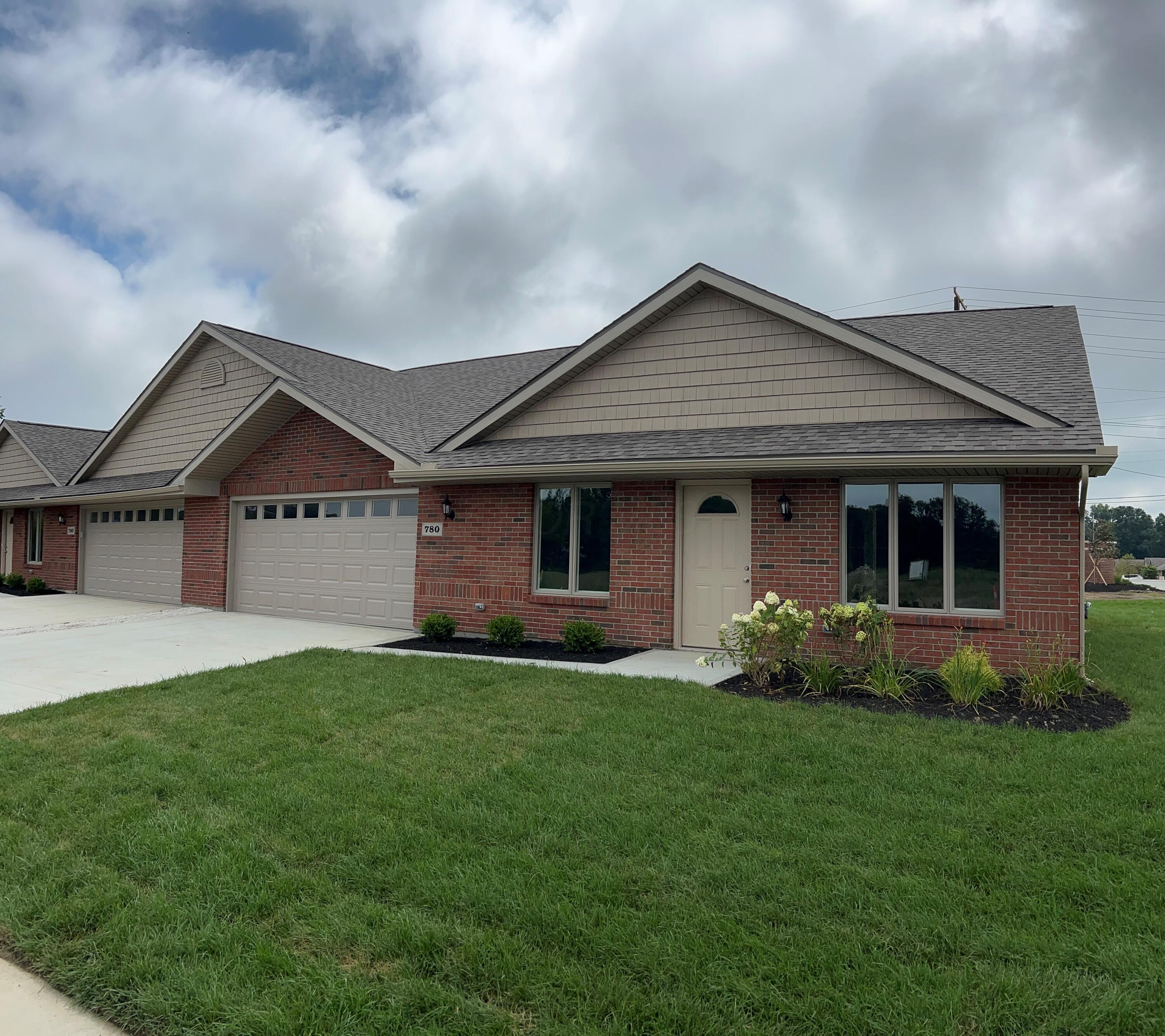 Property Photo: 1220 Ashford Drive OH 43040