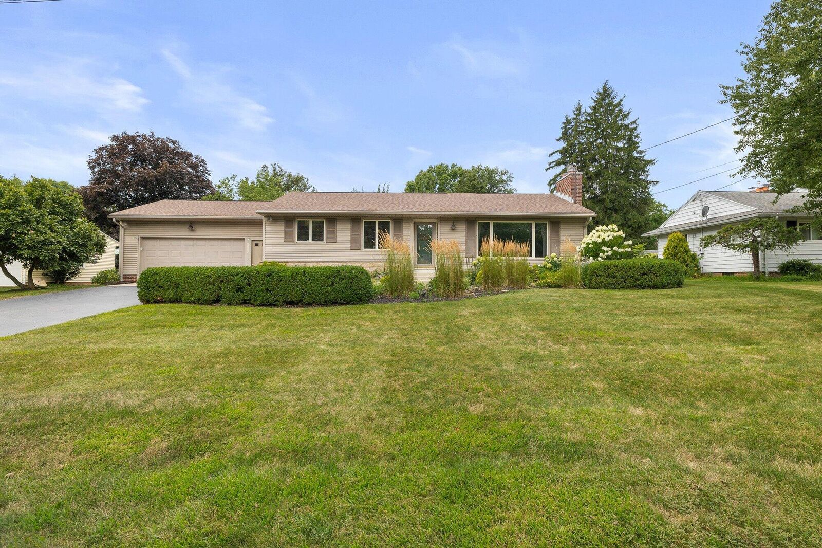 Property Photo: 884 Ridge Road OH 44805