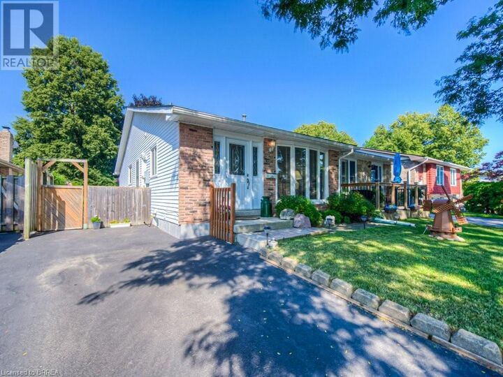 Property Photo: 39 Ivanhoe Road ON N3R 6V1