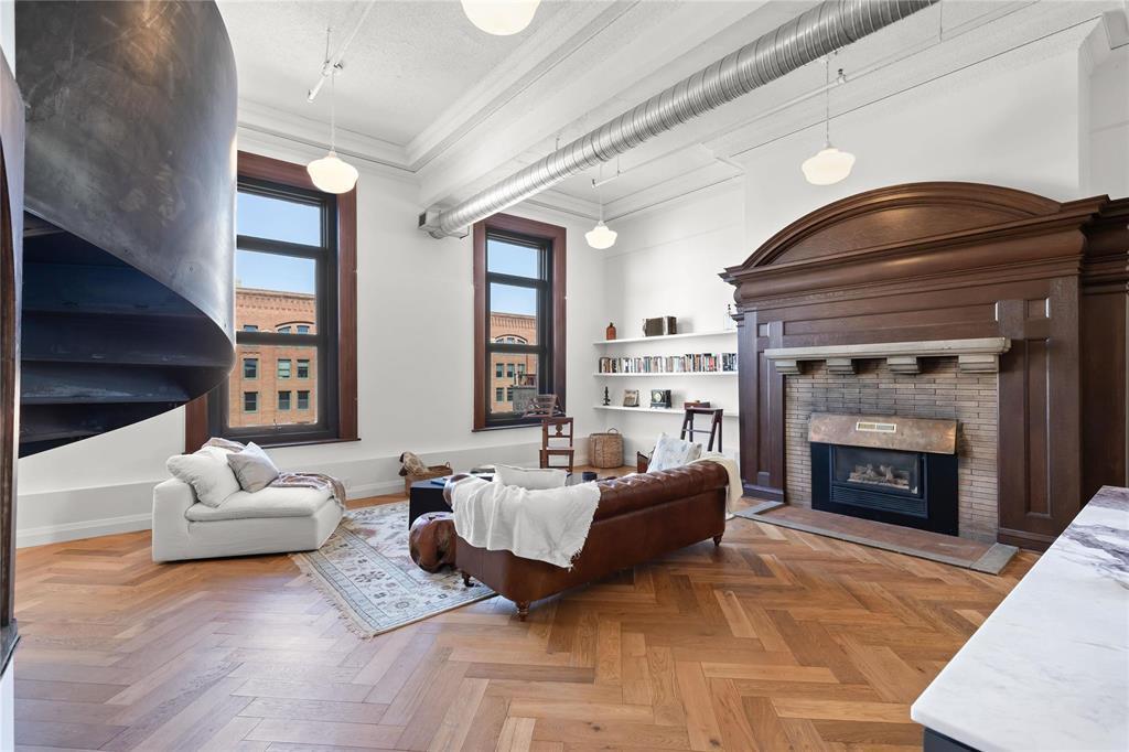 Property Photo: 283 Bannatyne Avenue MB R3B 3B2