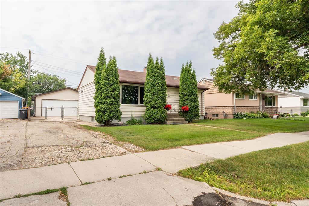 Property Photo: 754 Hoskin Avenue MB R2K 2A2