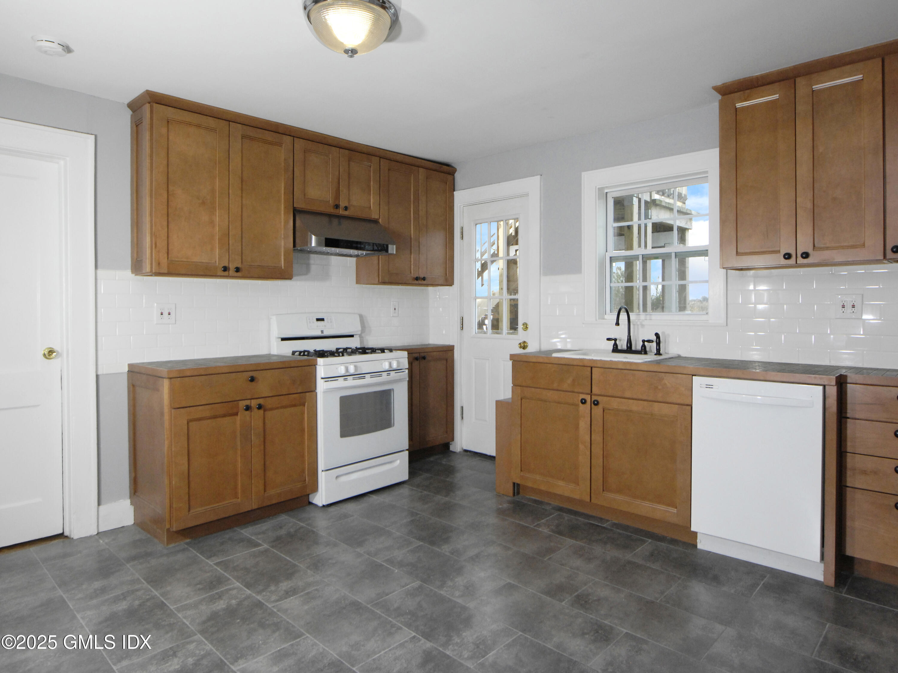 Property Photo: 34 Alexander Street 2 CT 06830