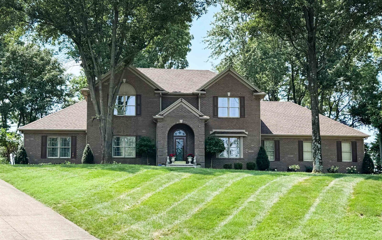 Property Photo: 1400 Heritage Cv KY 42303