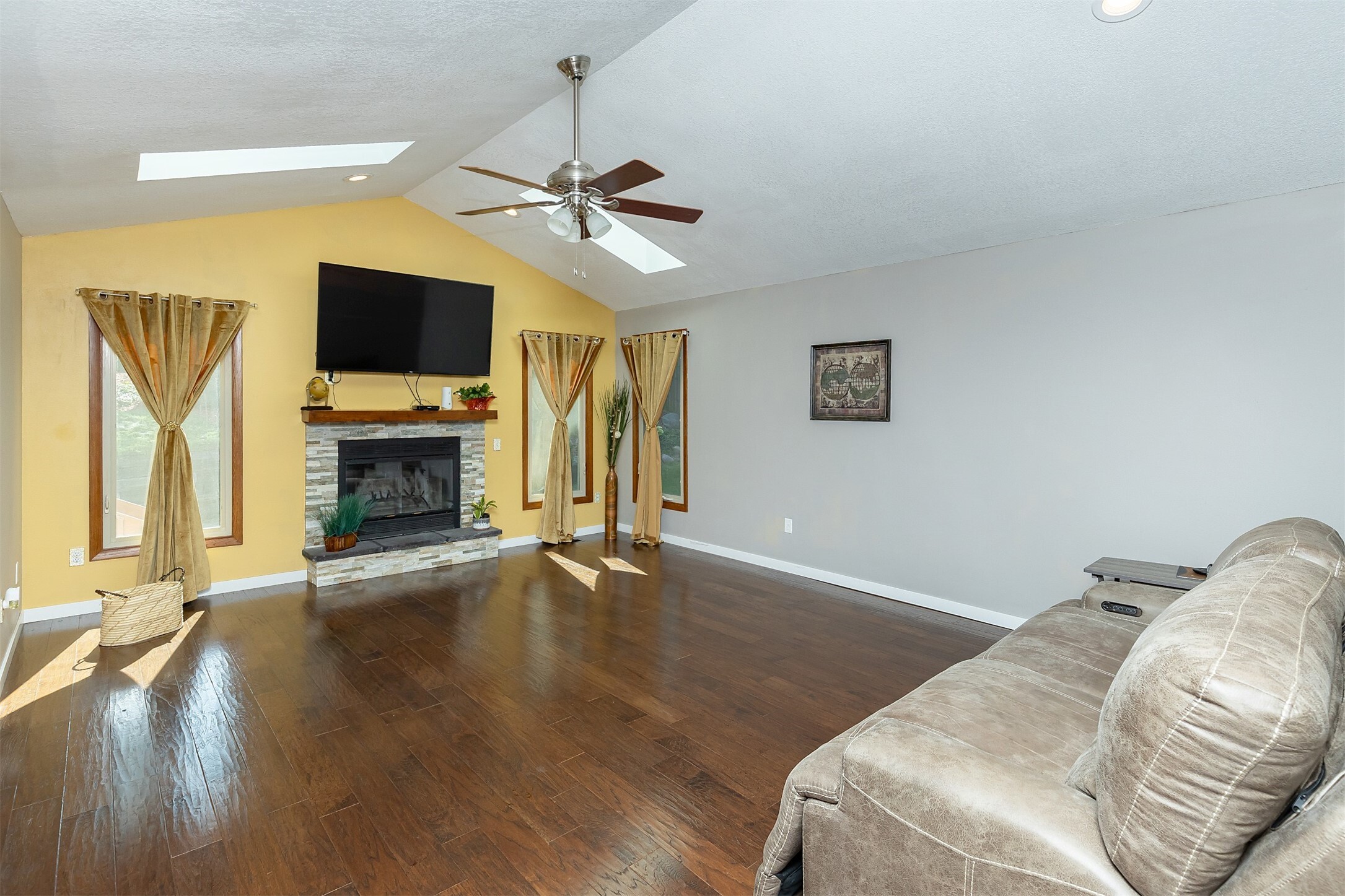Property Photo: 1406 North B Street IA 50125