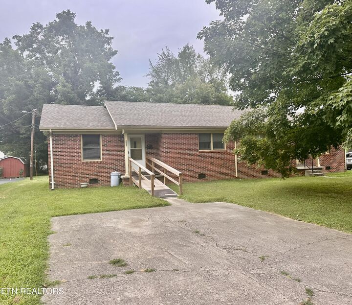 Property Photo:  414 SE North 24th St  KY 40965 