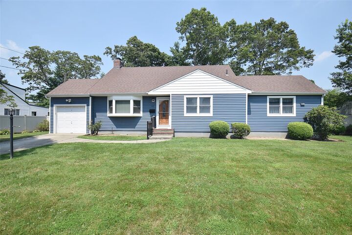 11 Southwood Lane  North Babylon NY 11703 photo