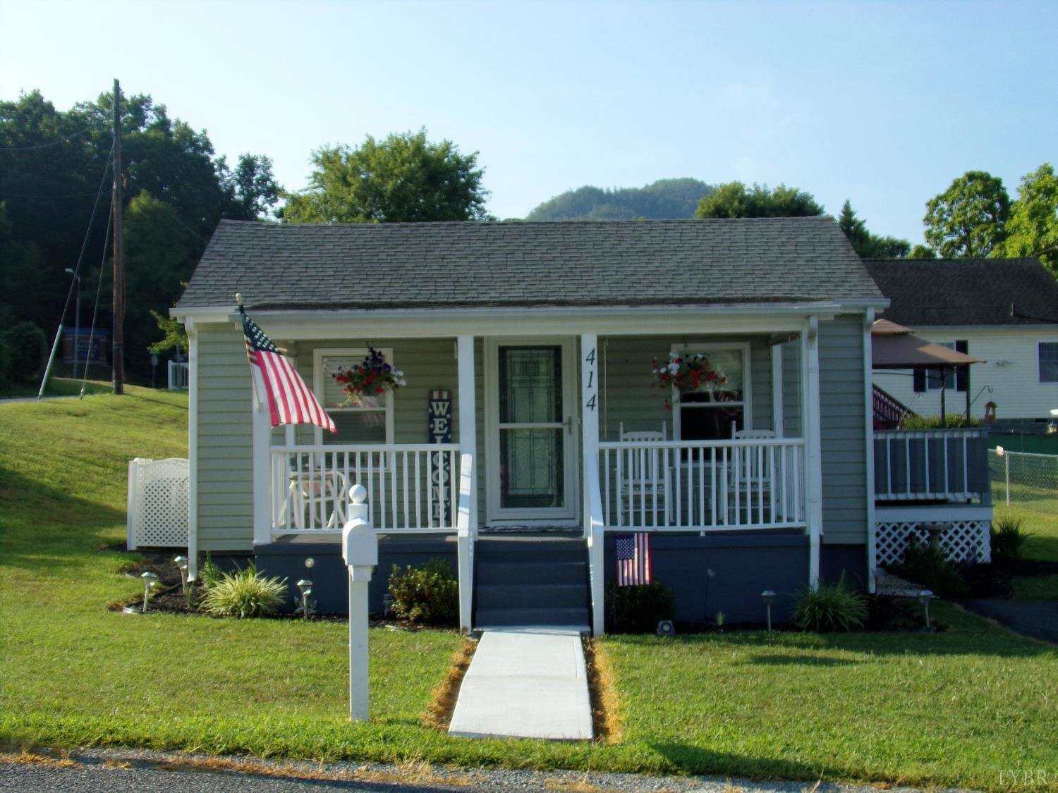 Property Photo: 414 E 3rd Street VA 24416