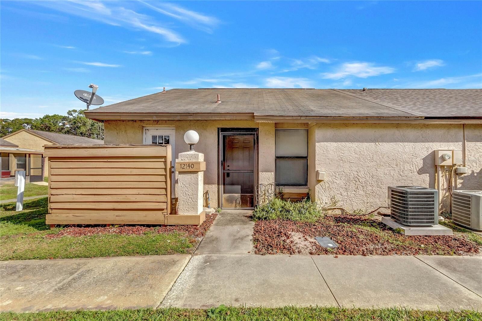 Property Photo: 12140 Sand Pebble Way FL 32824