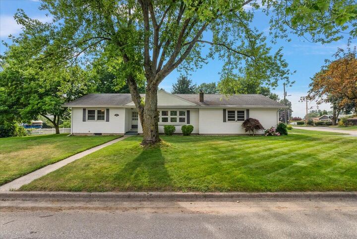 Property Photo:  27 N Peach Street  MI 49420 