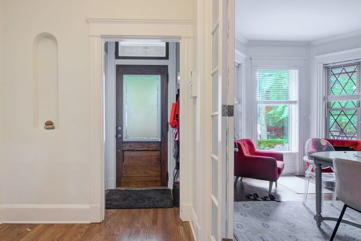 Property Photo:  1924 W Newport Avenue  IL 60657 