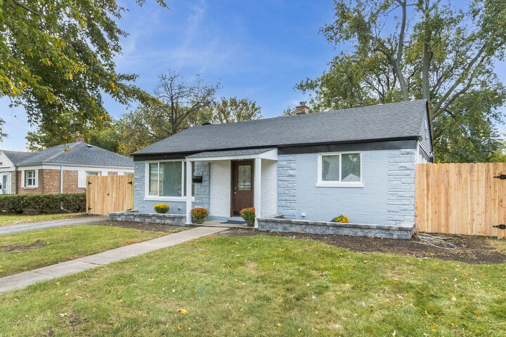 Property Photo: 2055 Magnolia Road IL 60430