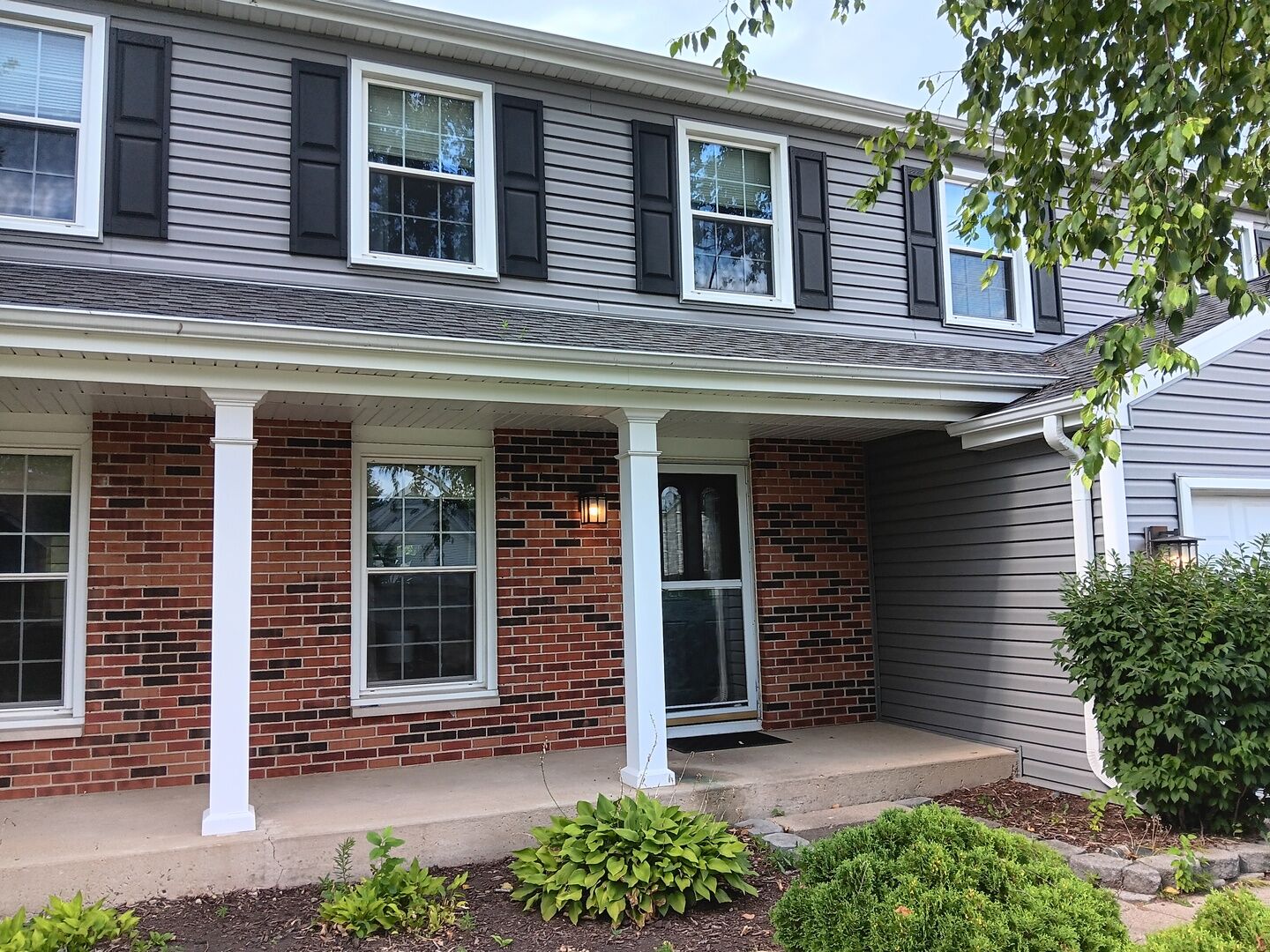 Property Photo:  1024 Confederation Drive  IL 60103 