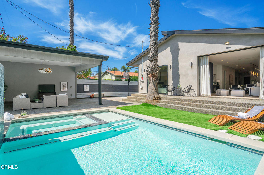 Property Photo: 5622 Natick Avenue CA 91411