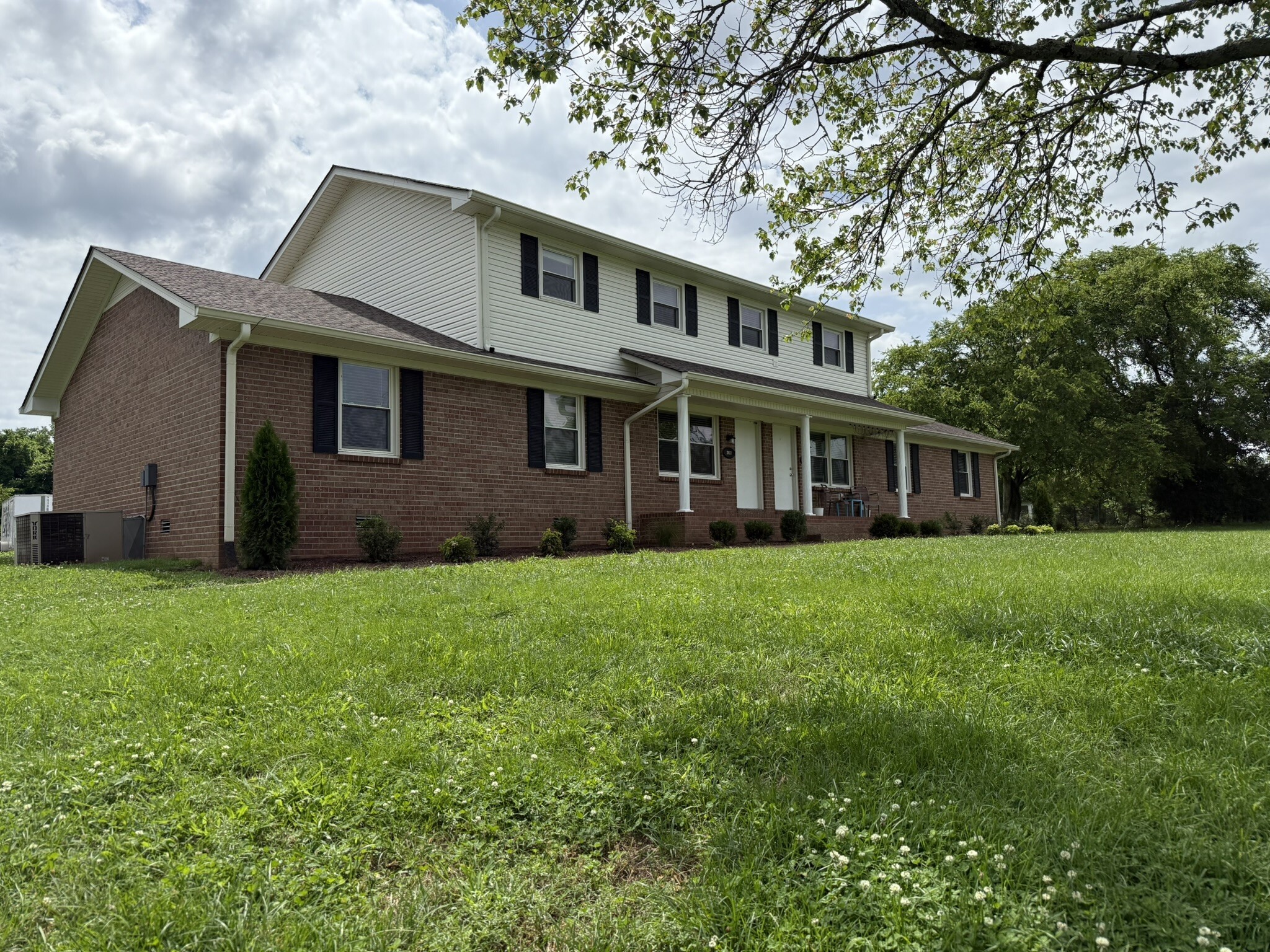 Property Photo: 2053 W Jefferson Pike TN 37129