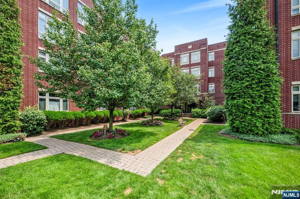 Property Photo:  2227 Riverview Avenue 227  NJ 07631 