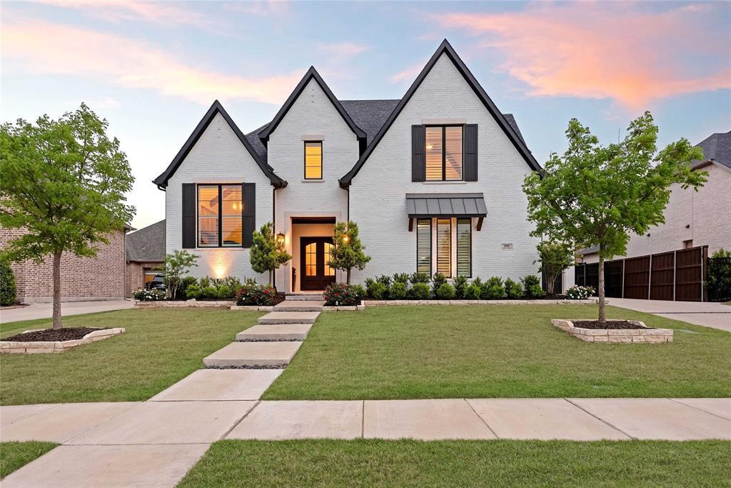 Property Photo: 1000 Circle J Trail TX 75078