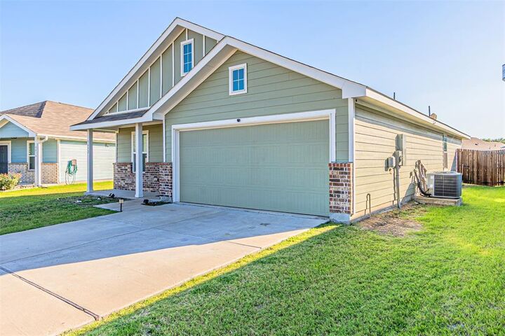 Property Photo:  5412 Finbrooke Drive  TX 75407 