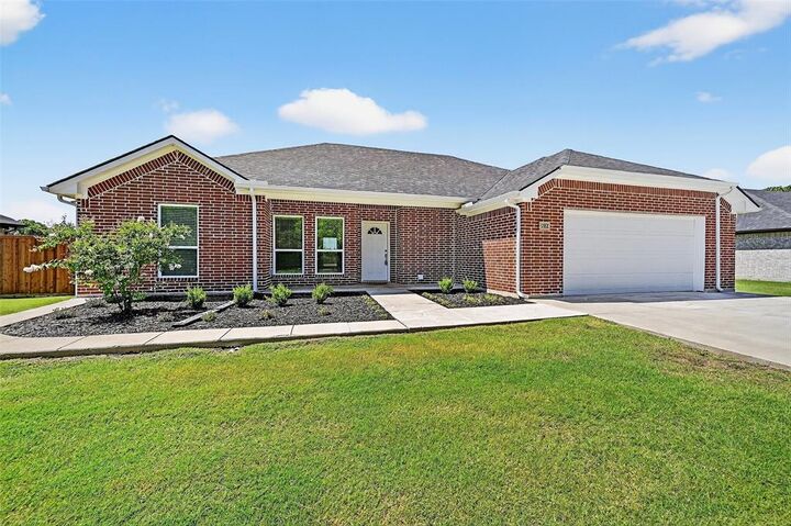 Property Photo: 899 W Cardinal Street TX 75439