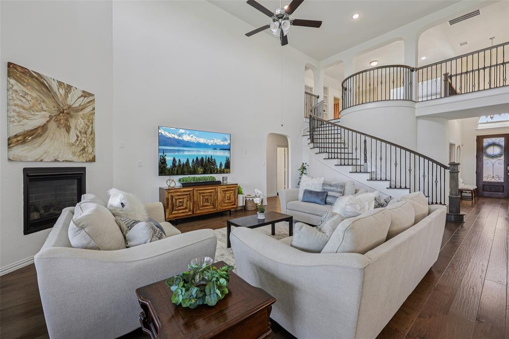 Property Photo: 513 Westwood Way Drive TX 76052