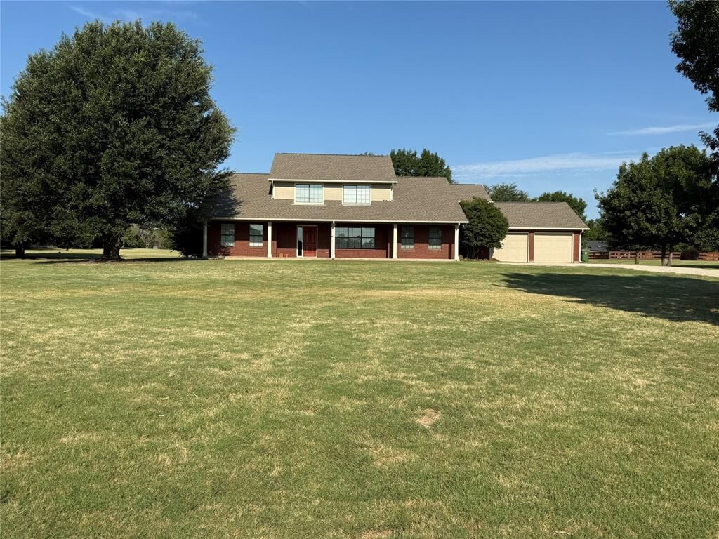 Property Photo: 107 Whispering Trails Street TX 76226