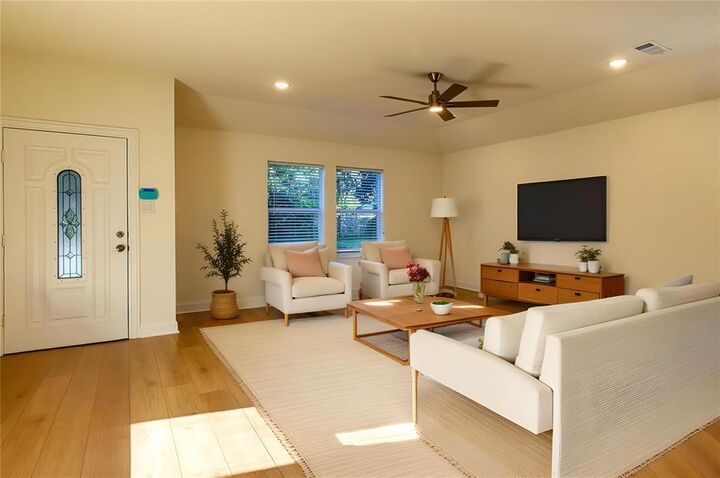 Property Photo:  1116 Kingsway  TX 75143