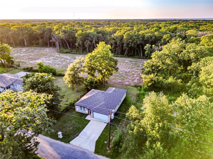 Property Photo:  1116 Kingsway  TX 75143 