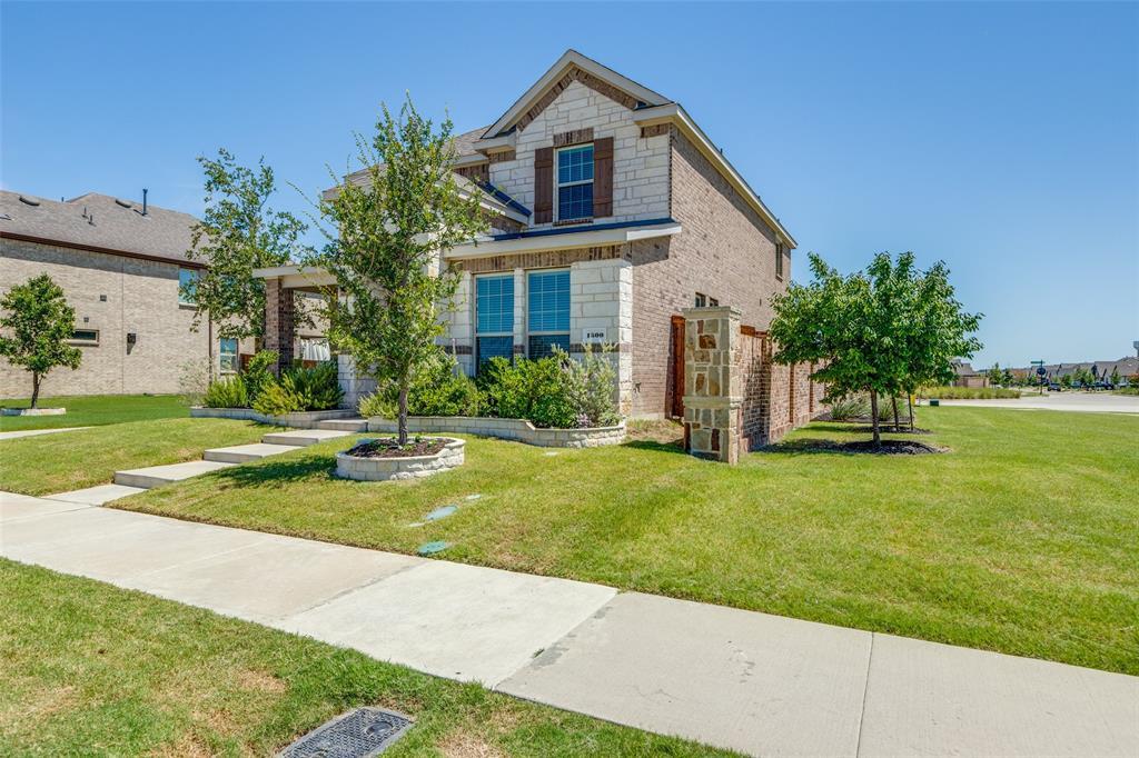Property Photo: 1600 Saratoga Avenue TX 75009