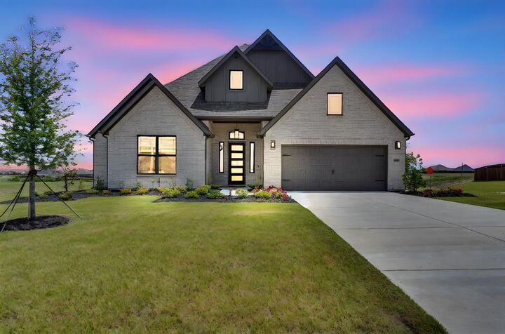 Photo de la propriété:  10317 Livestock Avenue  TX 76084 