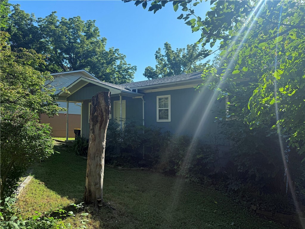 Property Photo: 513 S Ash Street AR 72601