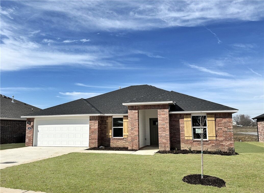 Property Photo: 566 N McLeod Drive AR 72730