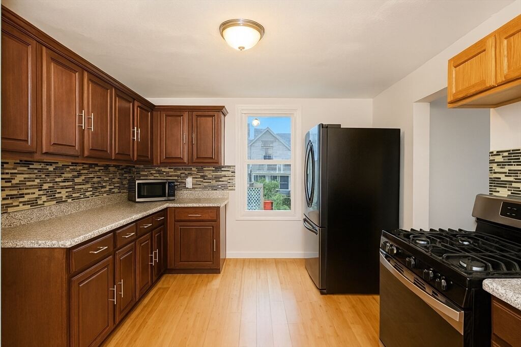 Property Photo:  74 Grand St 1  MA 01851 