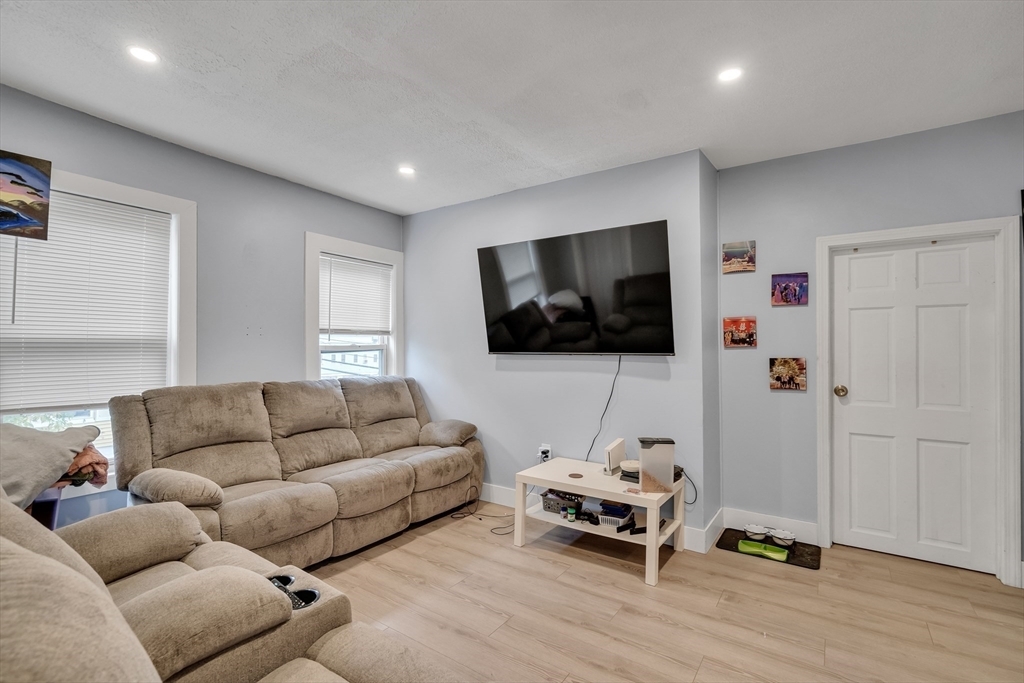 Property Photo: 433 Lincoln St MA 01852