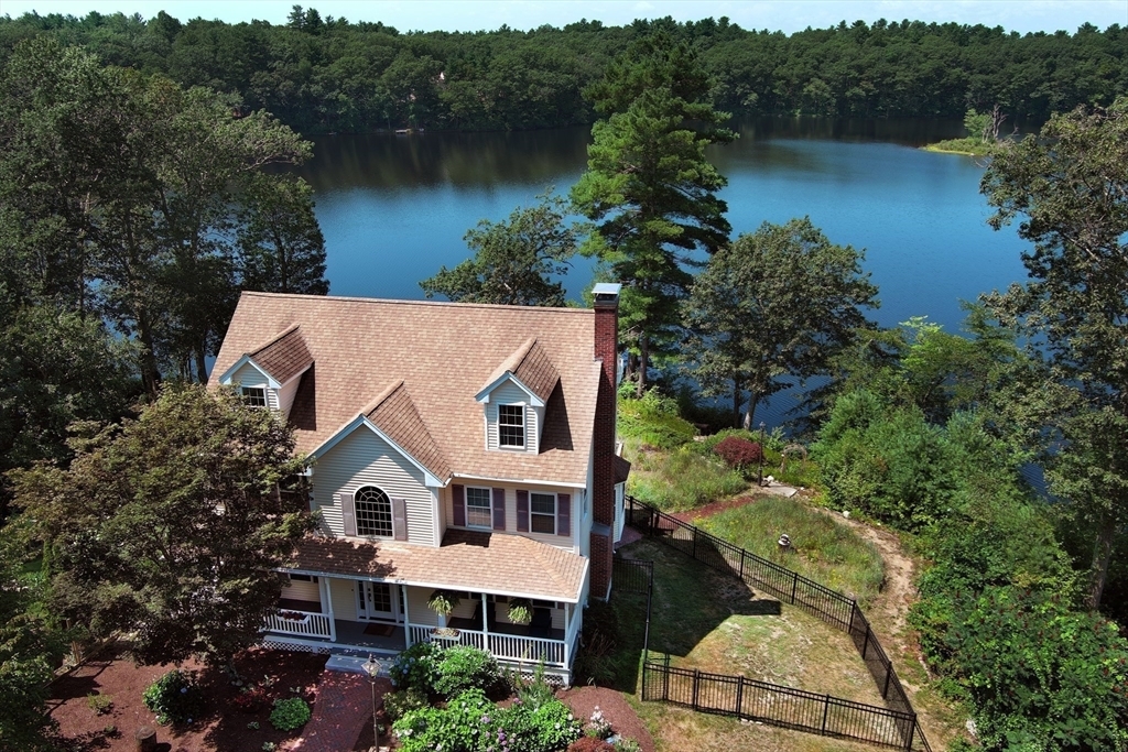 Property Photo:  10 Dogwood Ln  MA 01864 
