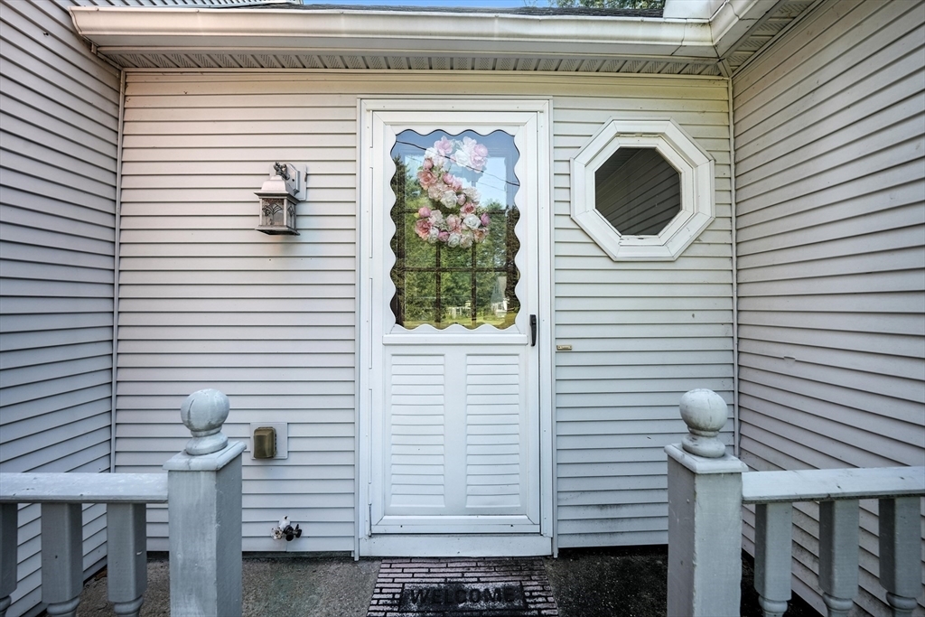 Property Photo:  8 Meadowview Rd  MA 01095 
