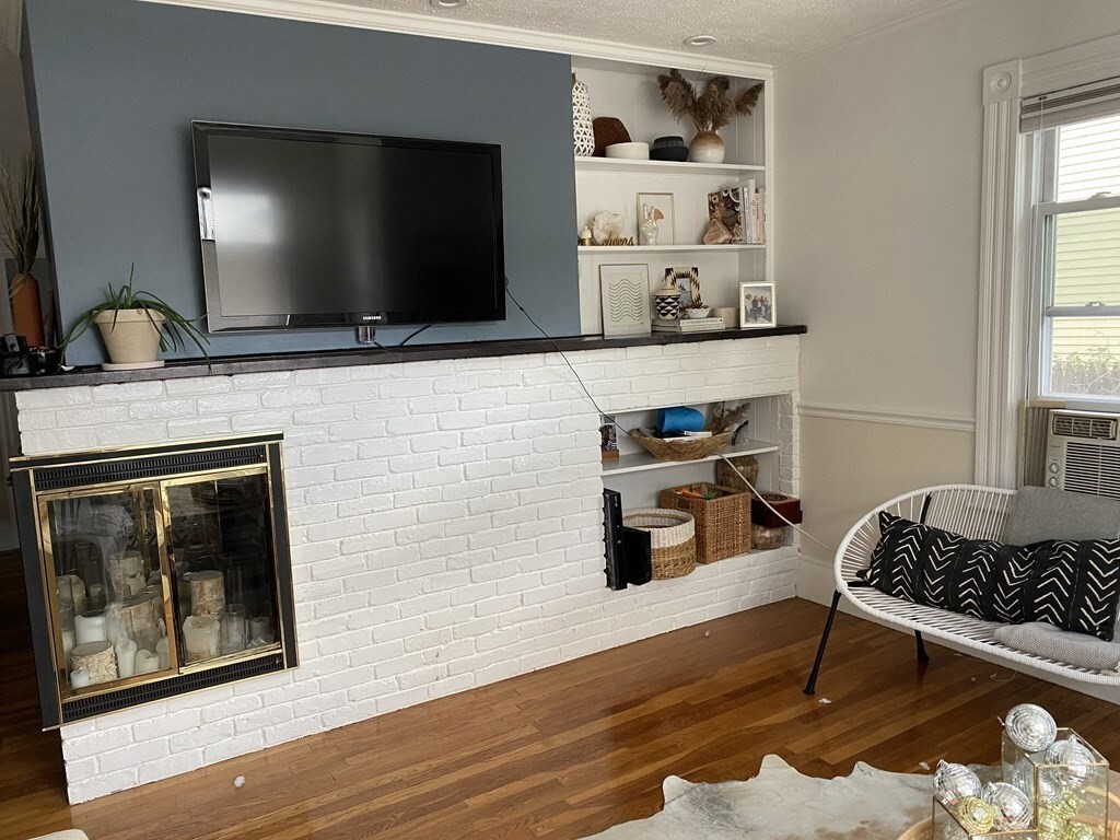 Property Photo: 37 Francis St 1 MA 02451