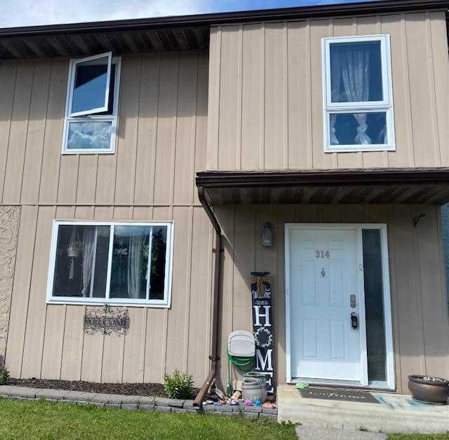 Property Photo: 457 Collinge Road 314 AB T7V 1K8