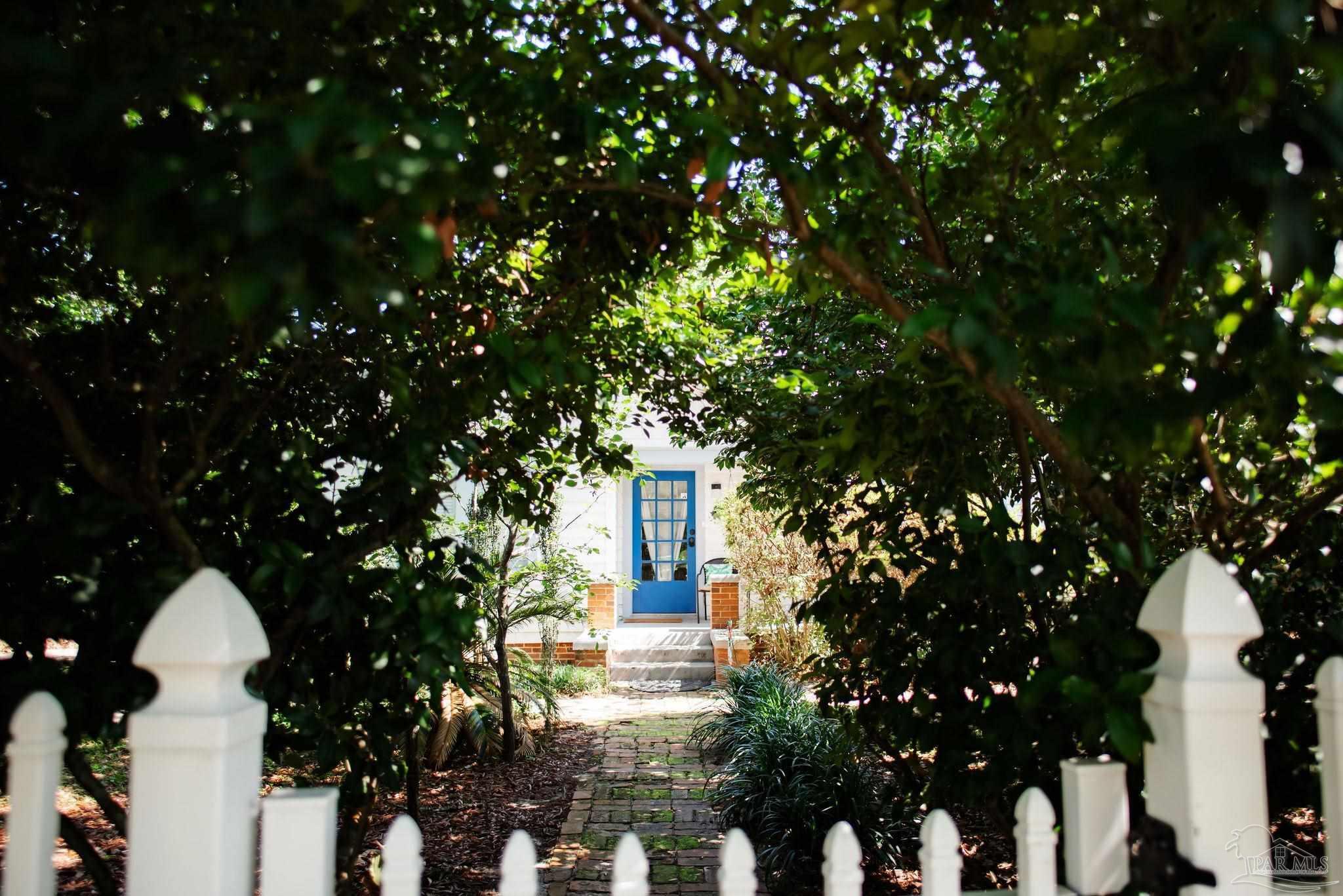 Property Photo:  3308 E Mallory  FL 32503 