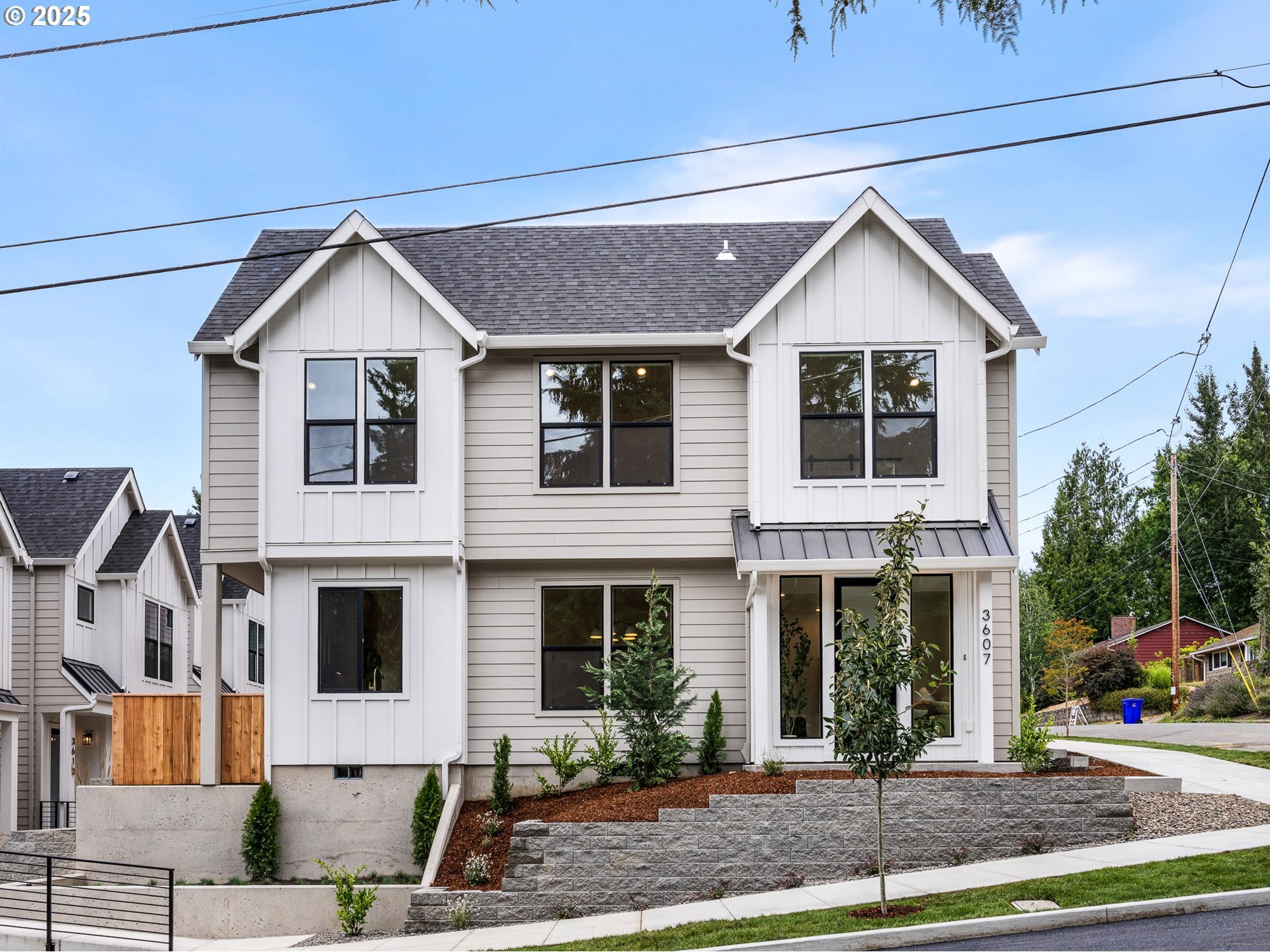 3607 SW Logan St  Portland OR 97219 photo
