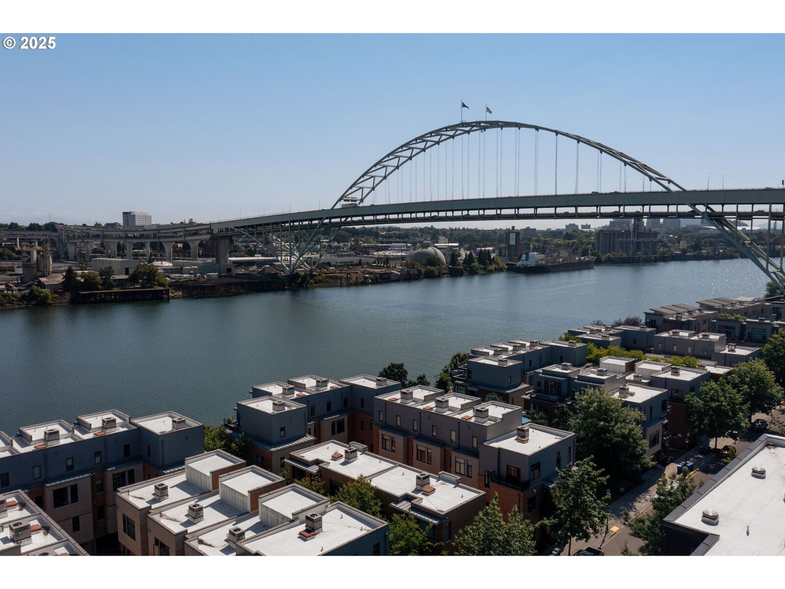 Property Photo:  1658 NW Riverscape St  OR 97209 