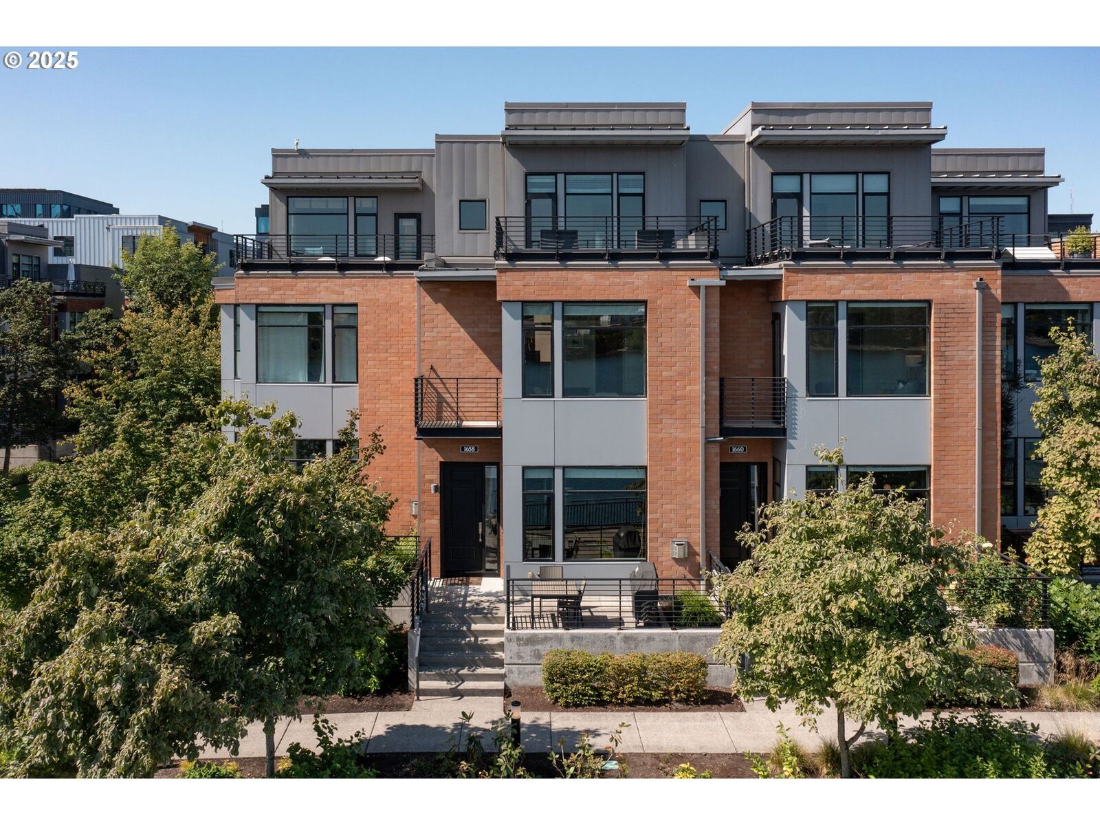 Property Photo: 1658 NW Riverscape St OR 97209