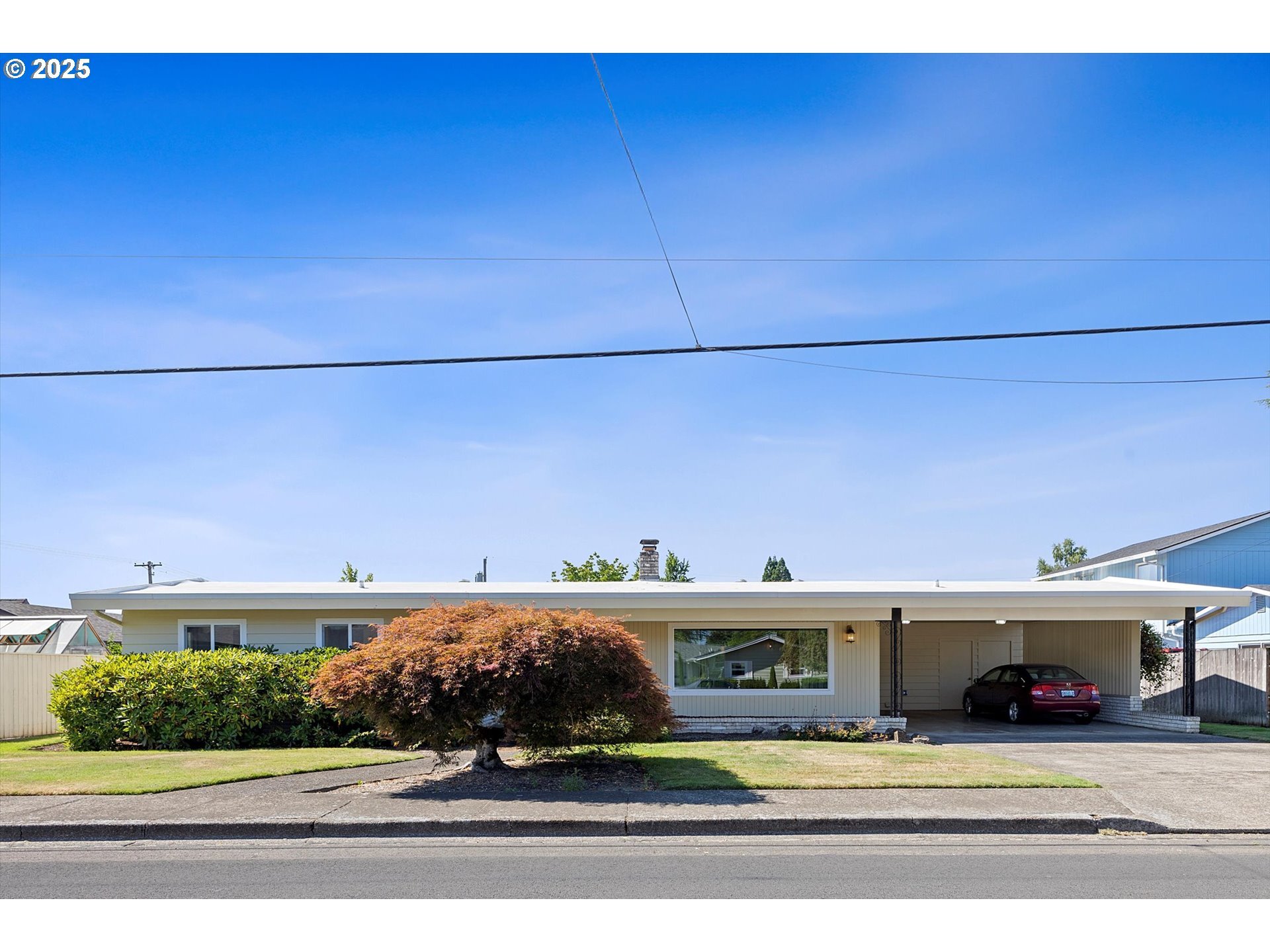 Property Photo: 628 NW 19th St OR 97128
