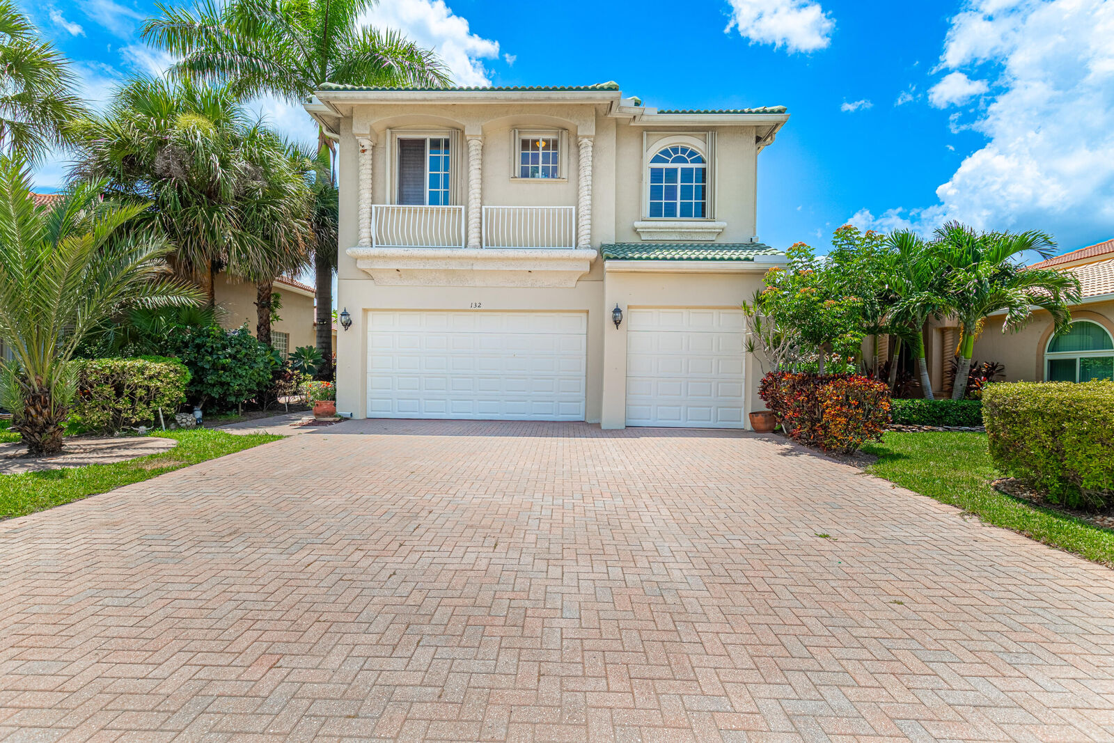 Property Photo: 132 Catania Way FL 33411