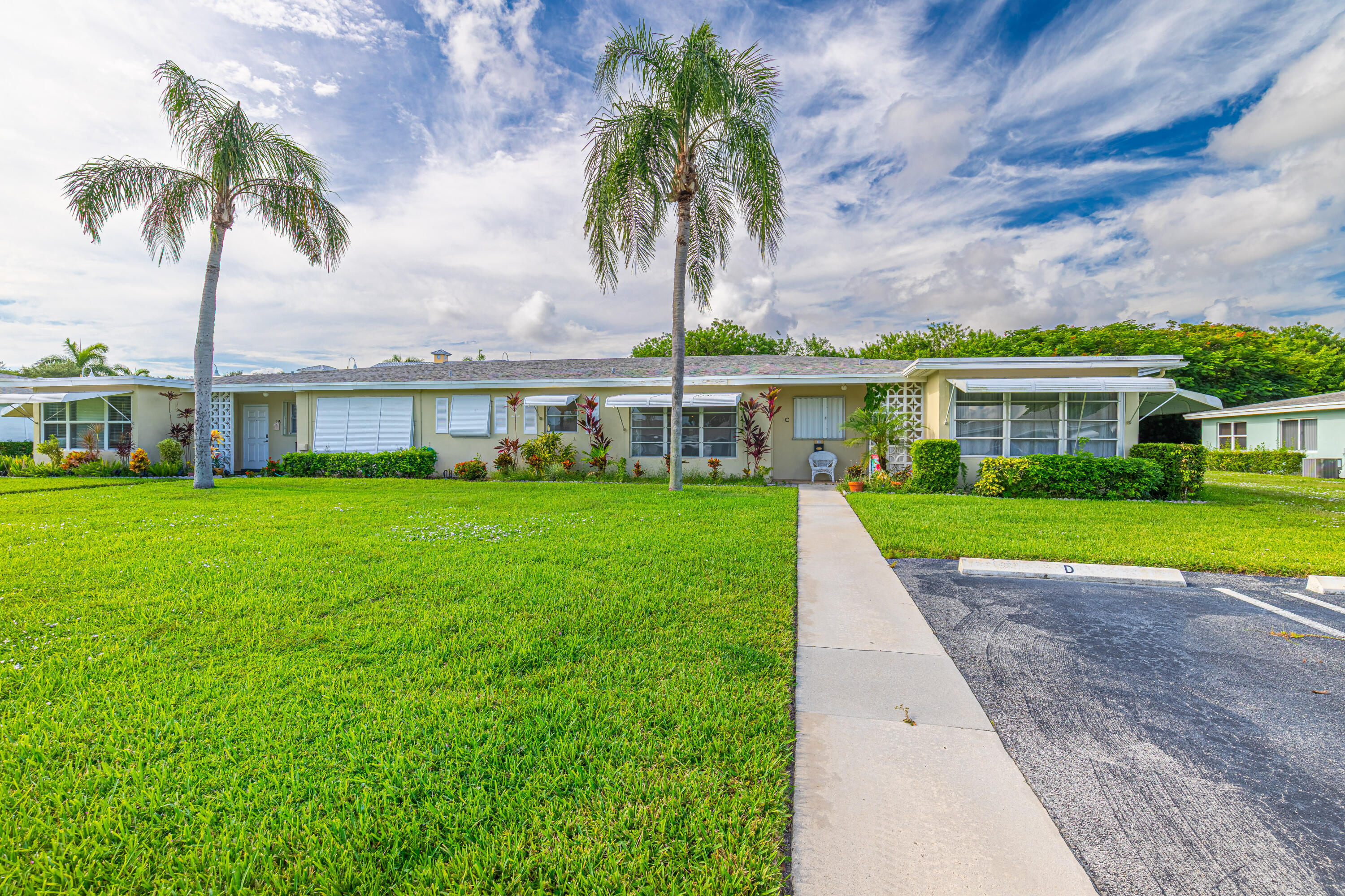 Property Photo:  180 High Point Terrace E C  FL 33445 